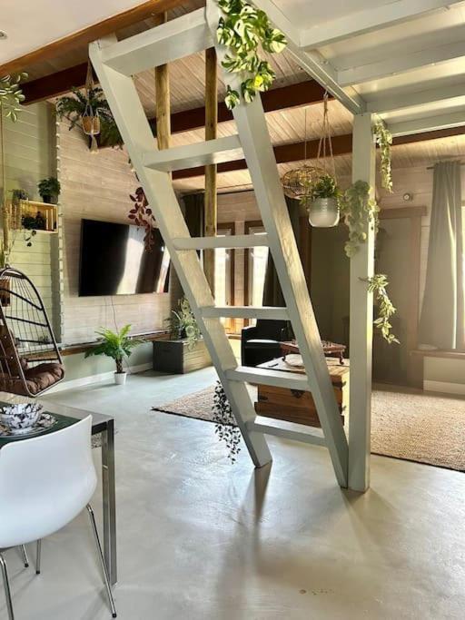 Jungle Style Lodge With Jacuzzi ,Sauna And Garden Near Amsterdam Vijfhuizen Exteriör bild