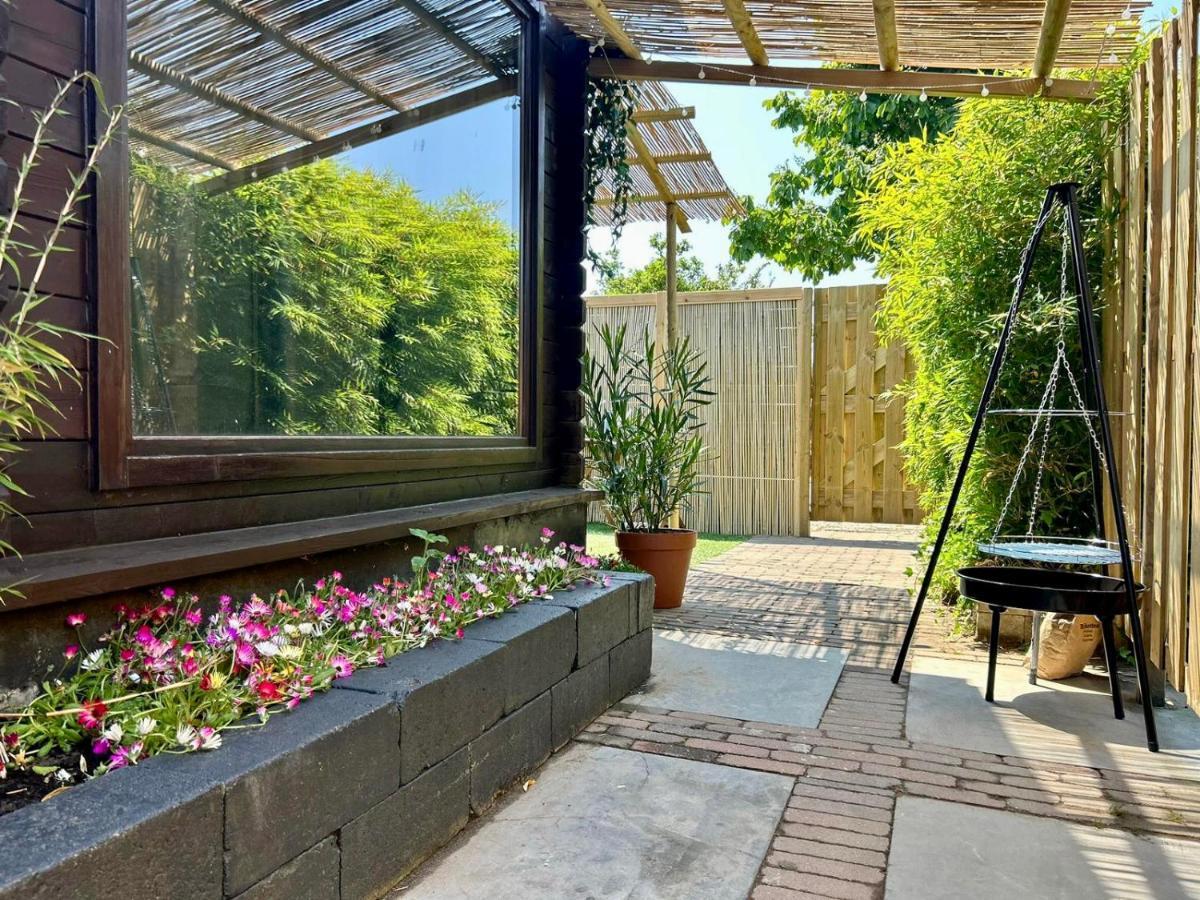 Jungle Style Lodge With Jacuzzi ,Sauna And Garden Near Amsterdam Vijfhuizen Exteriör bild