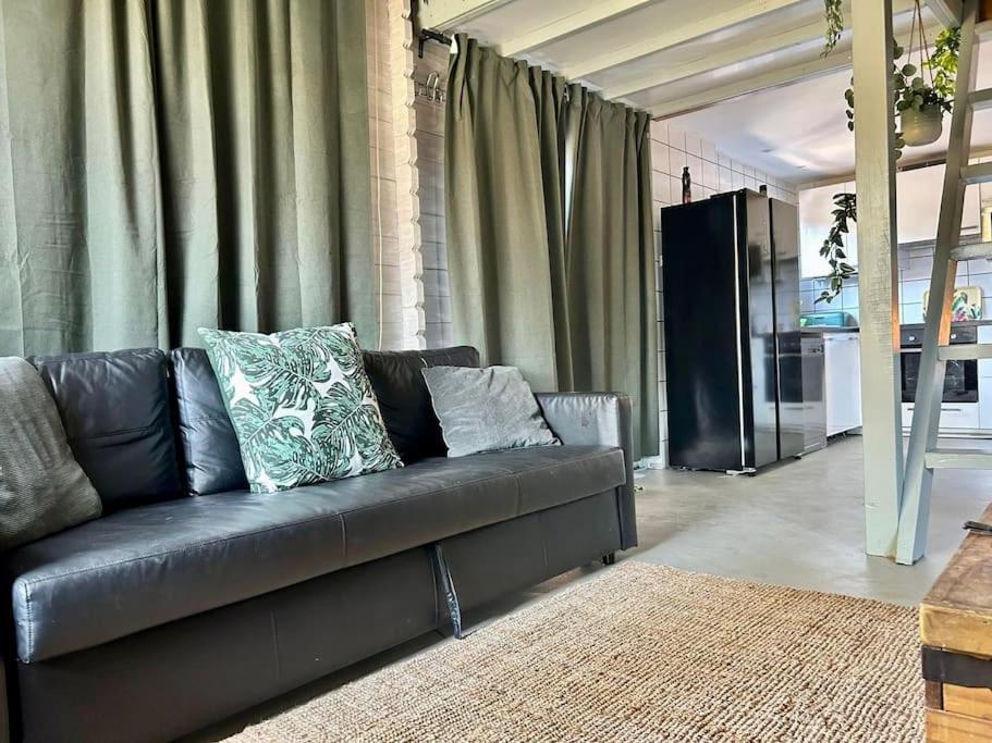 Jungle Style Lodge With Jacuzzi ,Sauna And Garden Near Amsterdam Vijfhuizen Exteriör bild