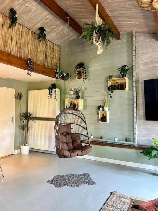 Jungle Style Lodge With Jacuzzi ,Sauna And Garden Near Amsterdam Vijfhuizen Exteriör bild