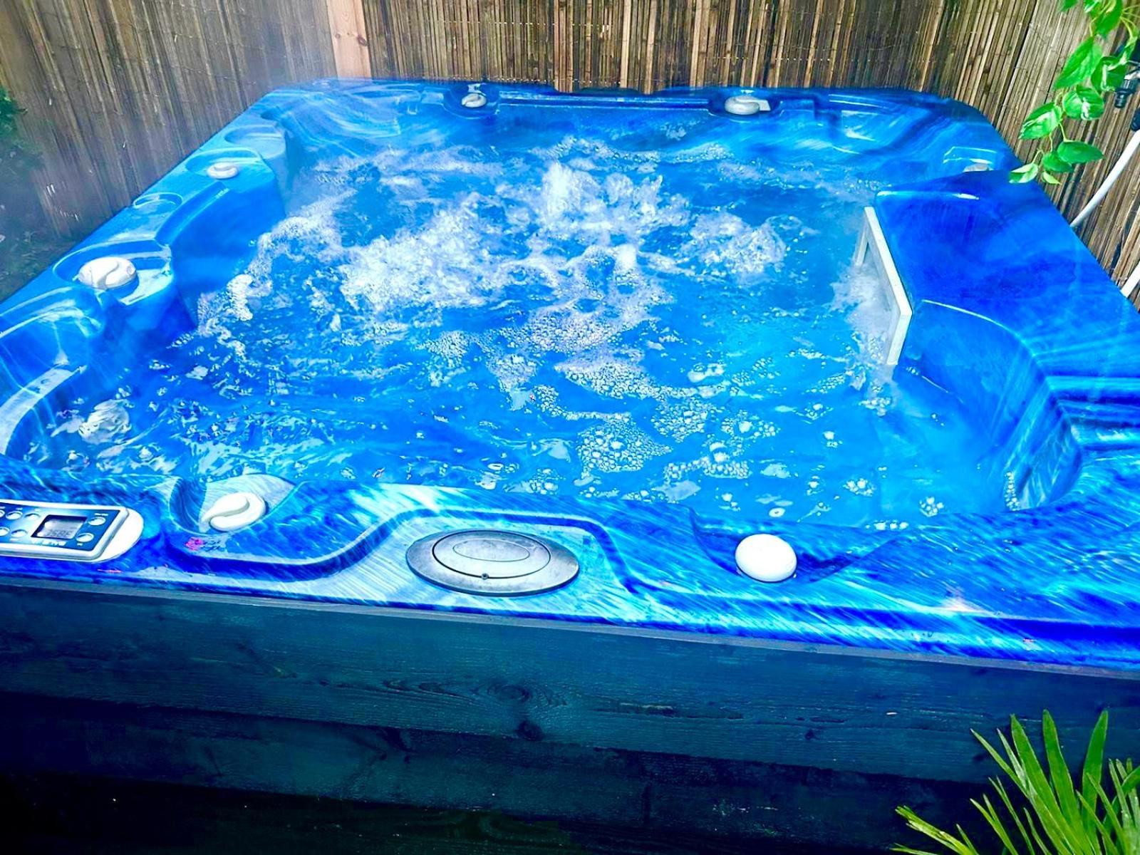 Jungle Style Lodge With Jacuzzi ,Sauna And Garden Near Amsterdam Vijfhuizen Exteriör bild
