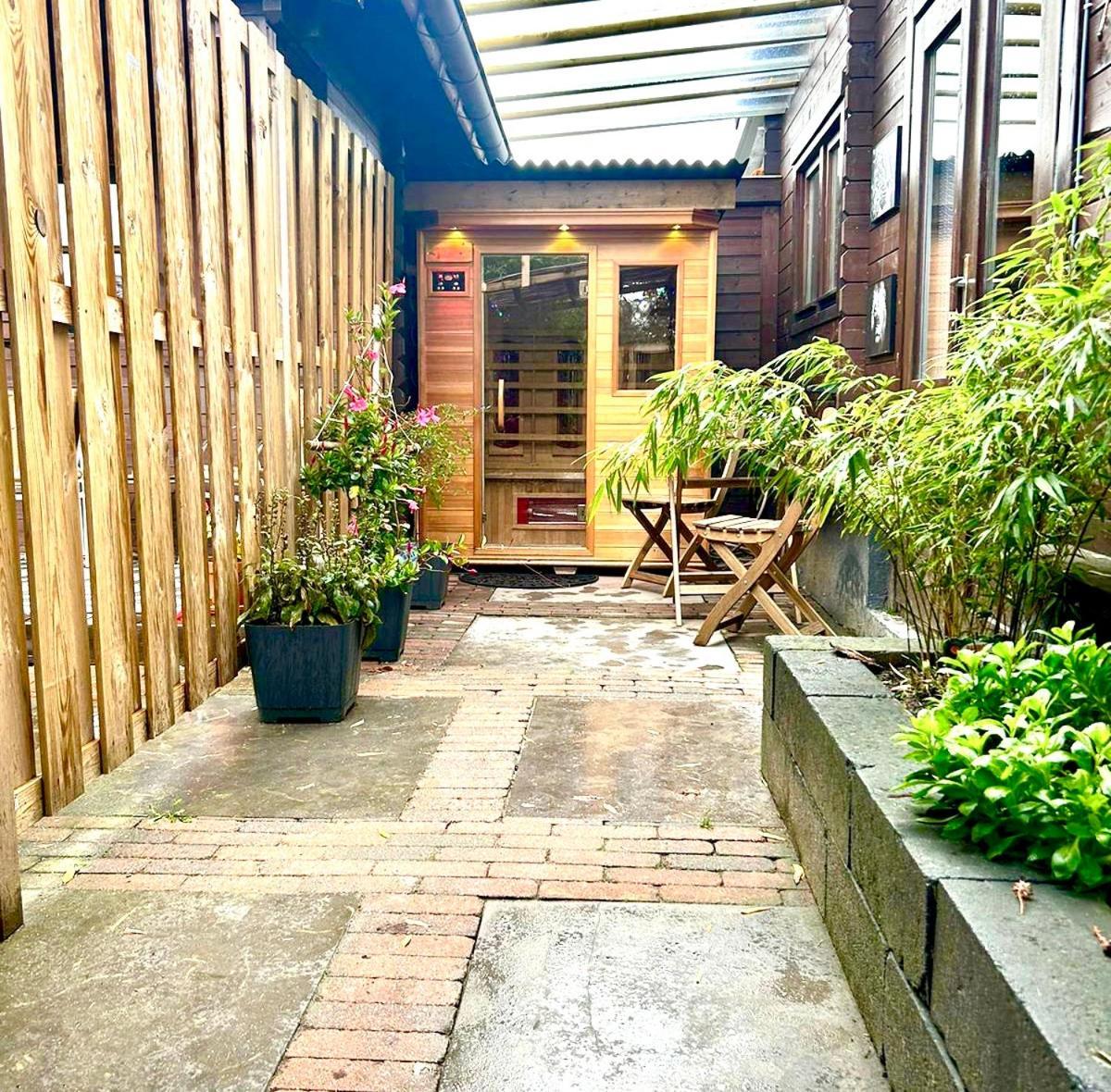 Jungle Style Lodge With Jacuzzi ,Sauna And Garden Near Amsterdam Vijfhuizen Exteriör bild